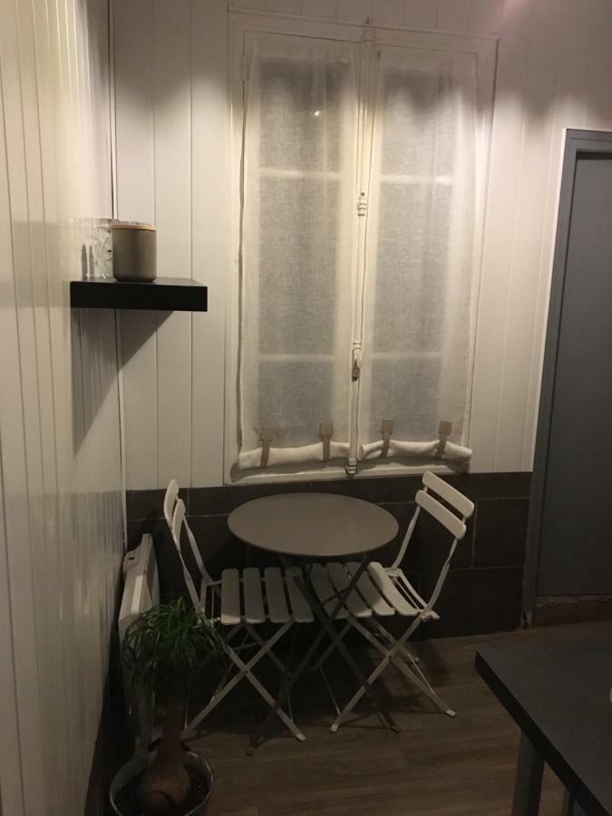 Hôtel Studio Avec Mezzanine A 5 Min Des Arenes Et De La Gare à Nîmes Extérieur photo