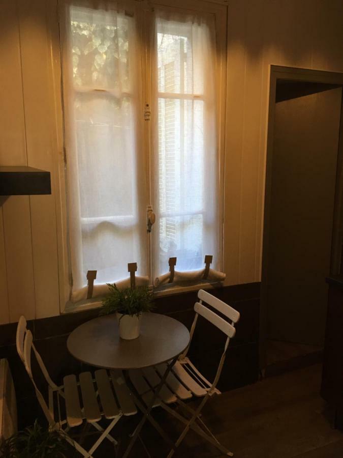 Hôtel Studio Avec Mezzanine A 5 Min Des Arenes Et De La Gare à Nîmes Extérieur photo