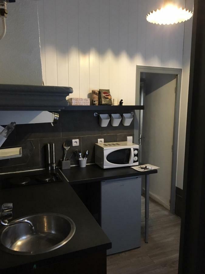 Hôtel Studio Avec Mezzanine A 5 Min Des Arenes Et De La Gare à Nîmes Extérieur photo