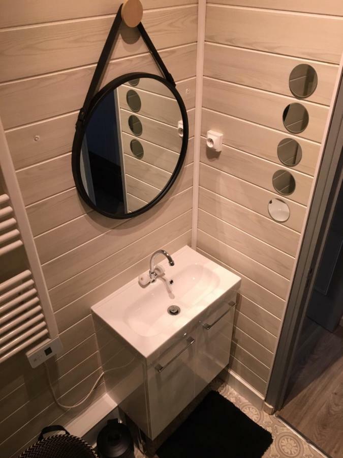 Hôtel Studio Avec Mezzanine A 5 Min Des Arenes Et De La Gare à Nîmes Extérieur photo